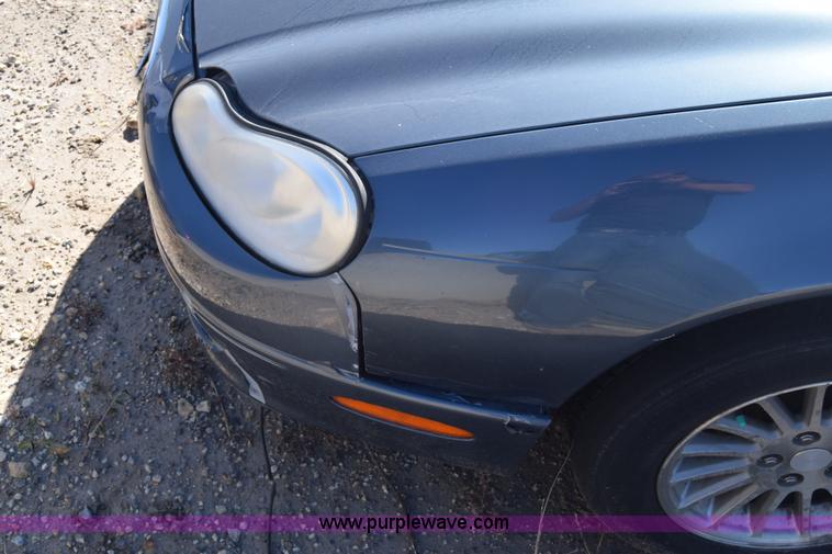 image for item J7099 2002 Chrysler Concorde LXI