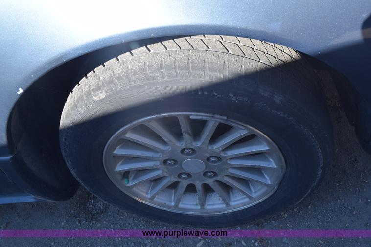 image for item J7099 2002 Chrysler Concorde LXI