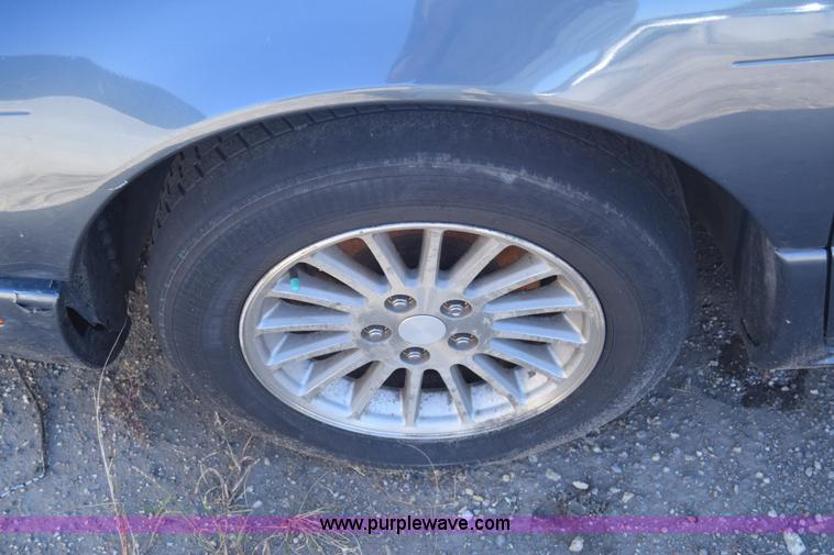 image for item J7099 2002 Chrysler Concorde LXI