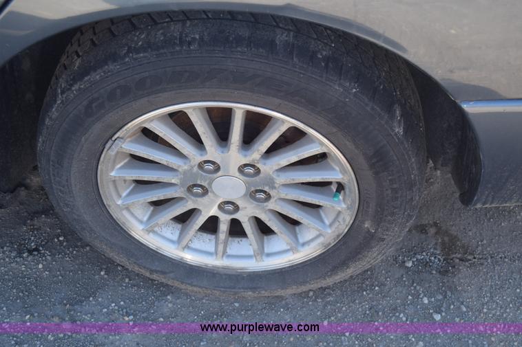 image for item J7099 2002 Chrysler Concorde LXI