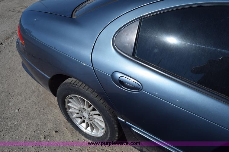 image for item J7099 2002 Chrysler Concorde LXI