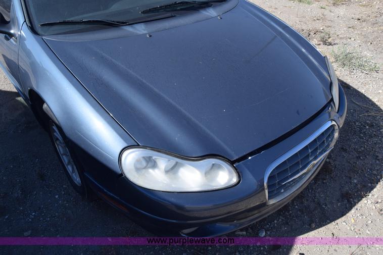 image for item J7099 2002 Chrysler Concorde LXI