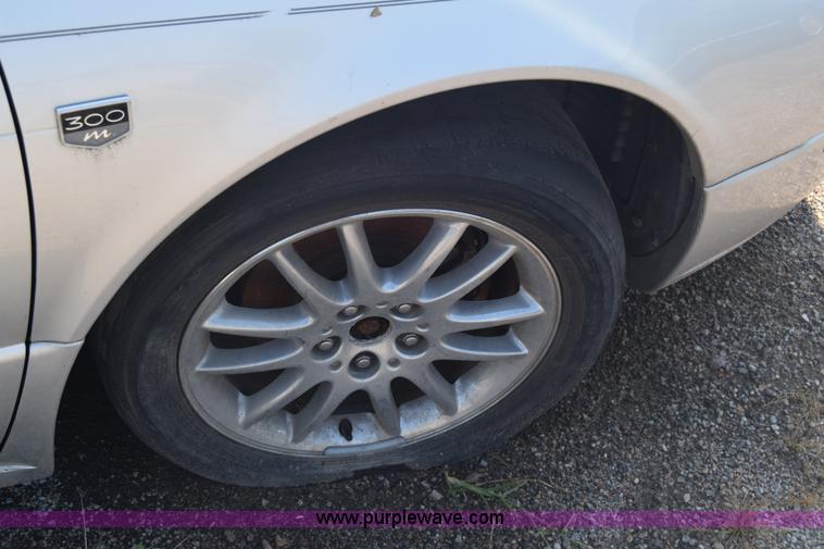 image for item J7238 2002 Chrysler 300M