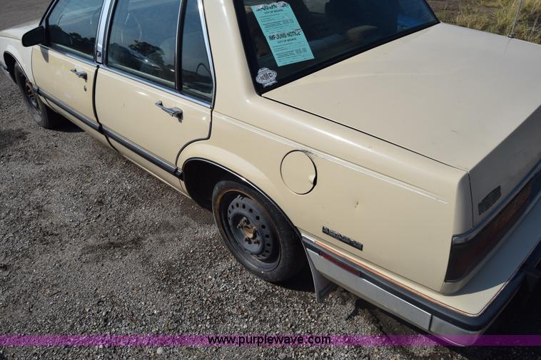 image for item J7239 1986 Buick LeSabre Limited