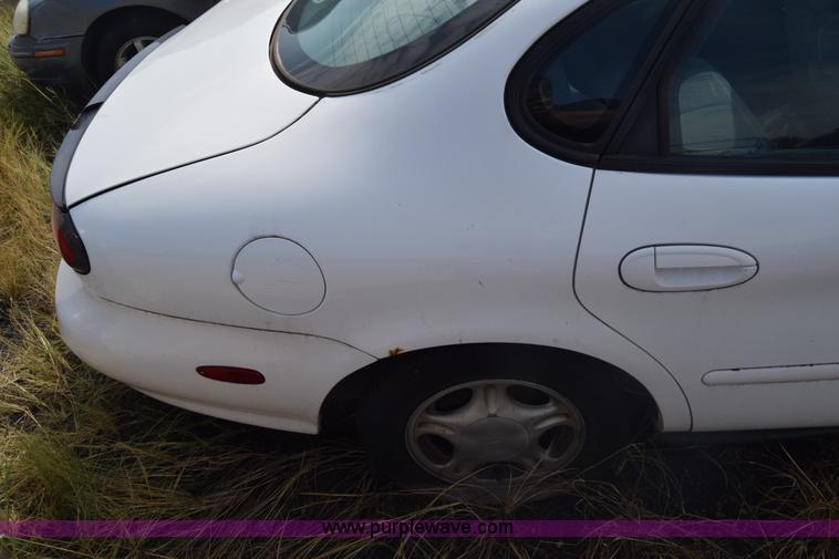 image for item J7241 1998 Ford Taurus LX