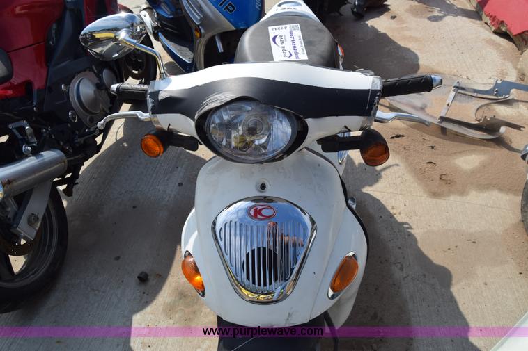 image for item J7242 2005 Kymc People moped