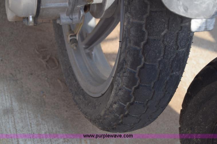 image for item J7242 2005 Kymc People moped