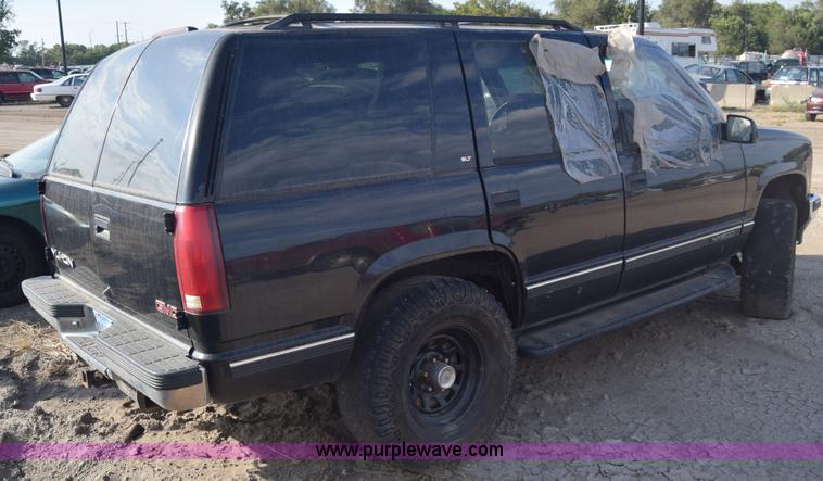 image for item J8009 1999 GMC Yukon SLE SUV