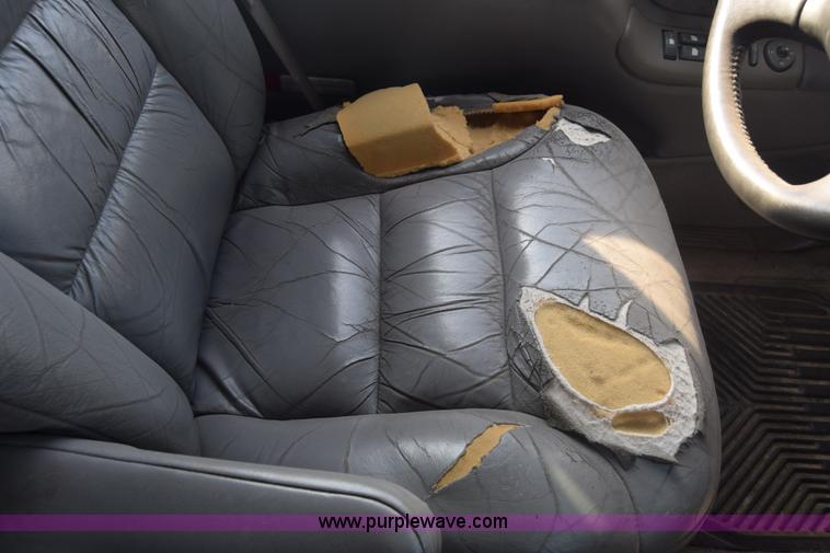 image for item J8009 1999 GMC Yukon SLE SUV