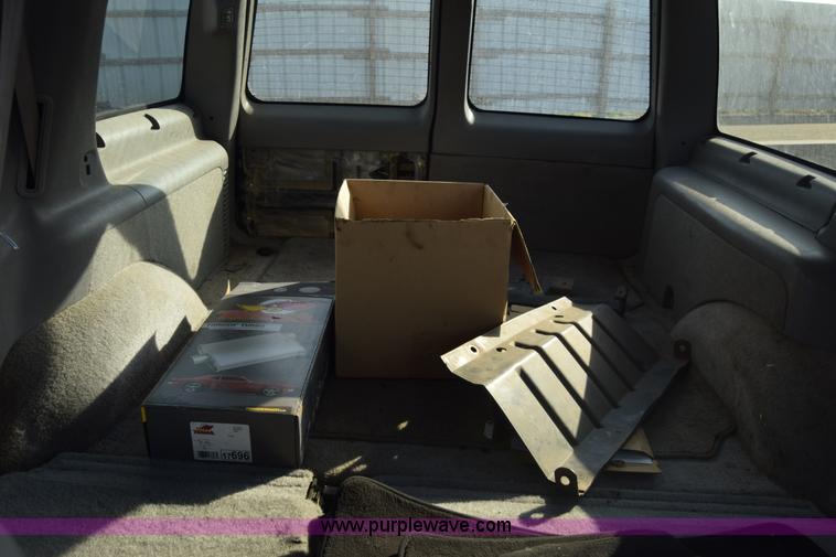 image for item J8009 1999 GMC Yukon SLE SUV