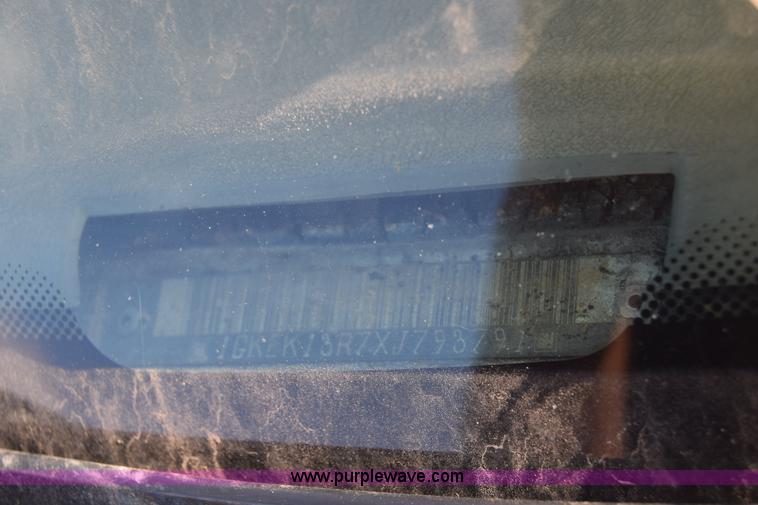 image for item J8009 1999 GMC Yukon SLE SUV