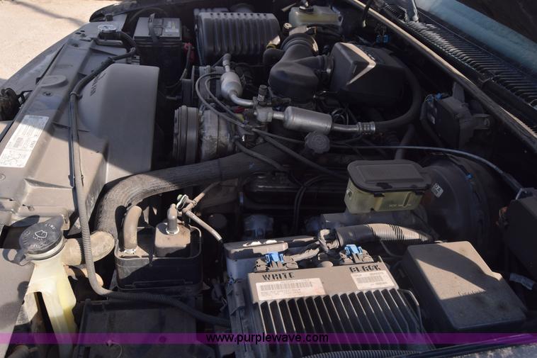 image for item J8009 1999 GMC Yukon SLE SUV