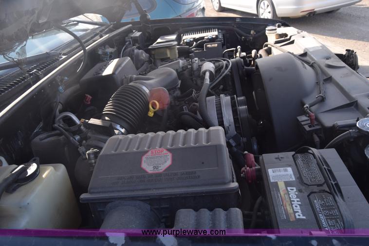 image for item J8009 1999 GMC Yukon SLE SUV