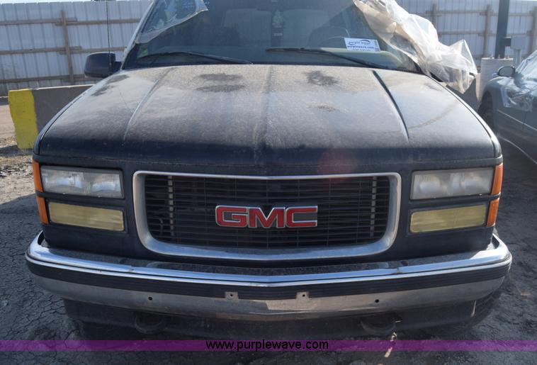 image for item J8009 1999 GMC Yukon SLE SUV