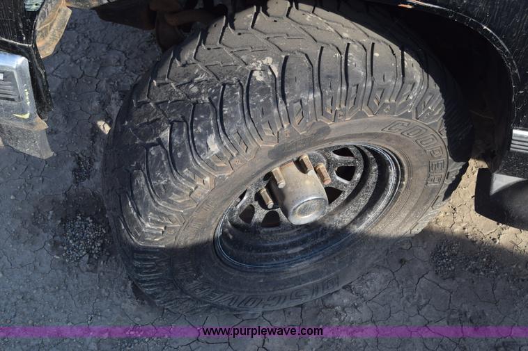 image for item J8009 1999 GMC Yukon SLE SUV