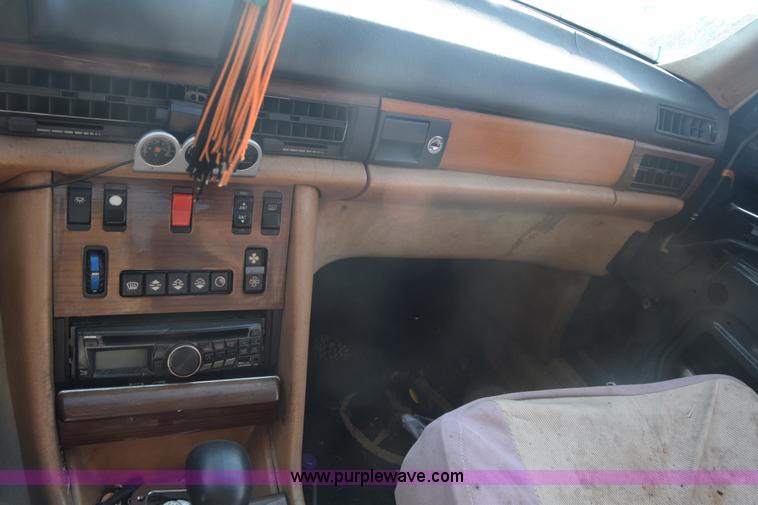 image for item J8010 1982 Mercedes Benz 300 SD