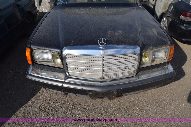 image for item J8010 1982 Mercedes Benz 300 SD
