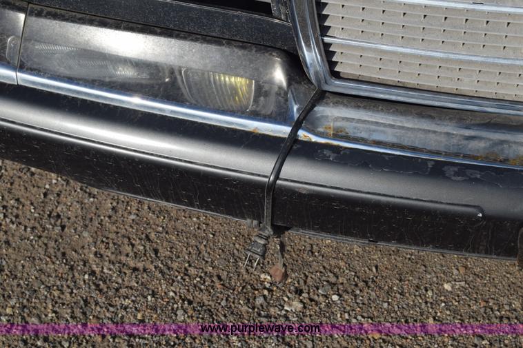 image for item J8010 1982 Mercedes Benz 300 SD