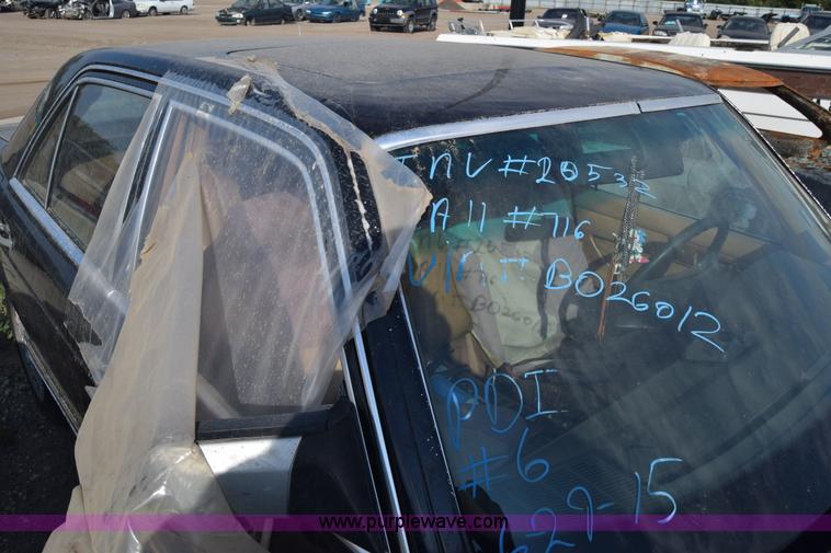 image for item J8010 1982 Mercedes Benz 300 SD