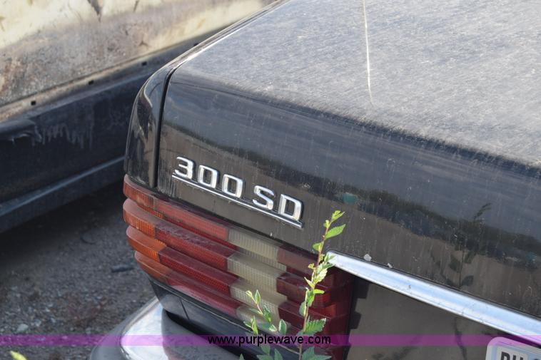 image for item J8010 1982 Mercedes Benz 300 SD