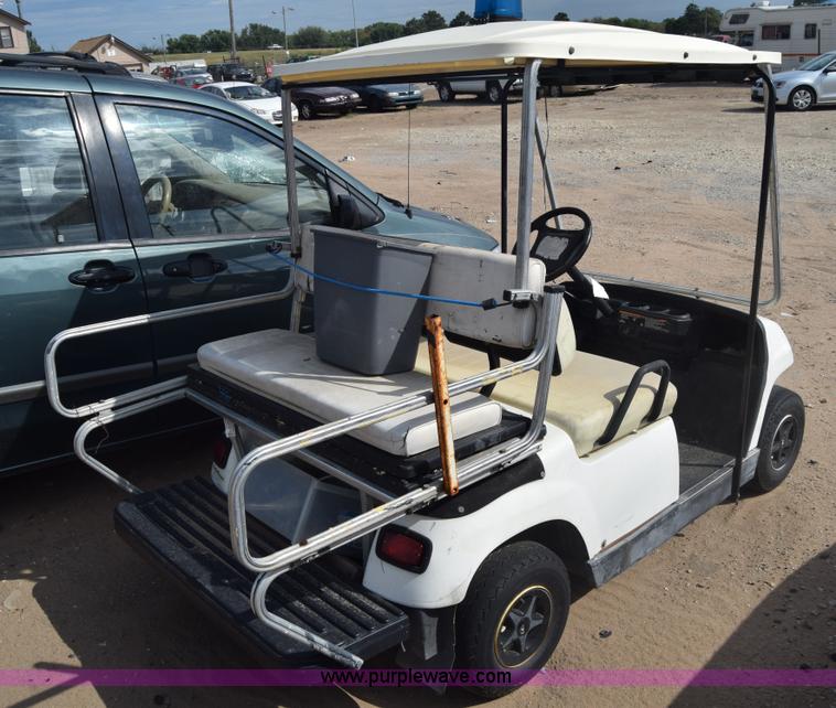 image for item J8012 1999 Yamaha golf cart