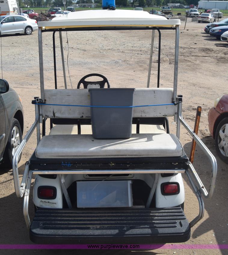 image for item J8012 1999 Yamaha golf cart