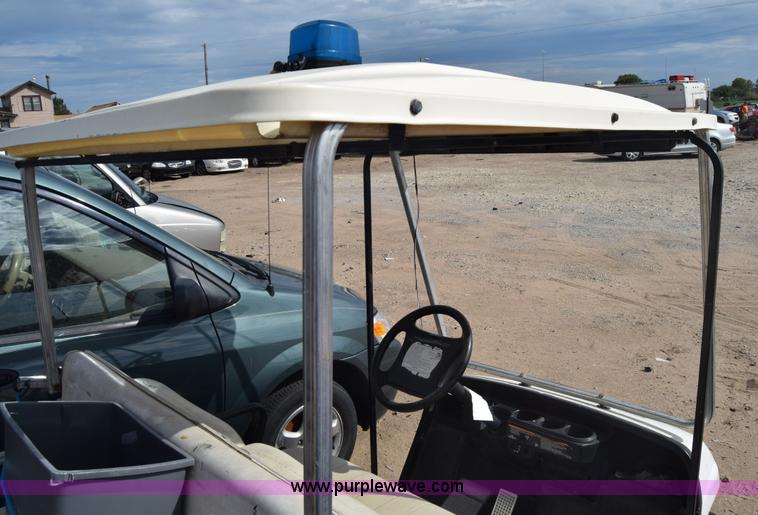 image for item J8012 1999 Yamaha golf cart