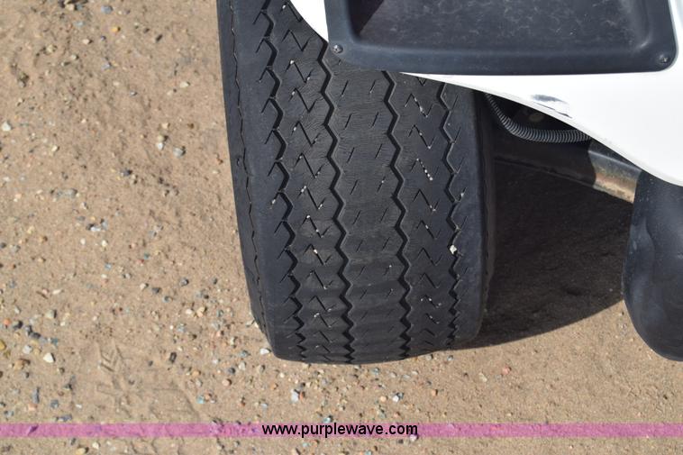 image for item J8012 1999 Yamaha golf cart