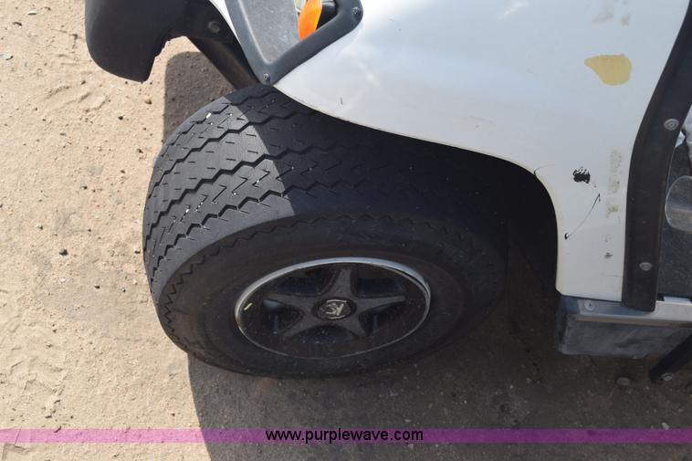 image for item J8012 1999 Yamaha golf cart