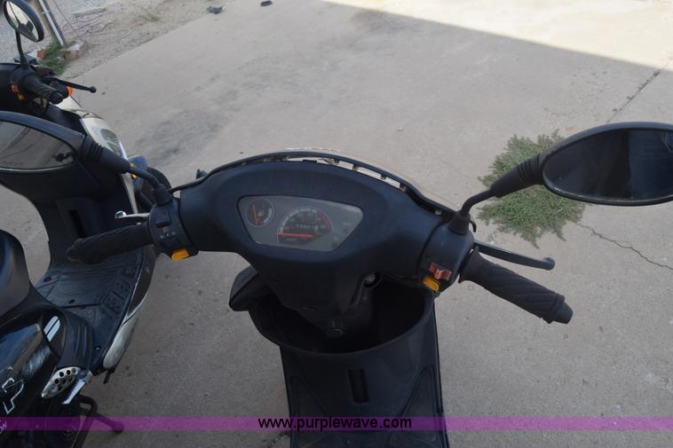 image for item J8013 2013 Bashen TPGS-805 moped