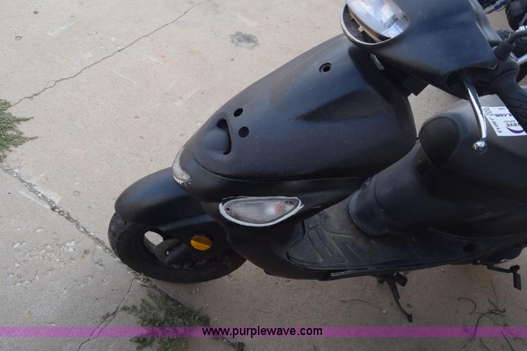 image for item J8013 2013 Bashen TPGS-805 moped