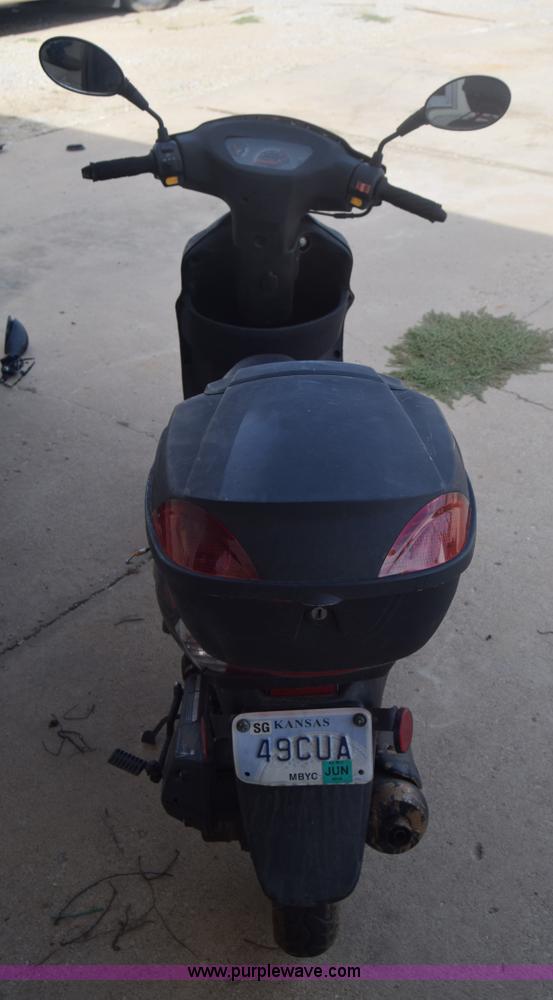 image for item J8013 2013 Bashen TPGS-805 moped