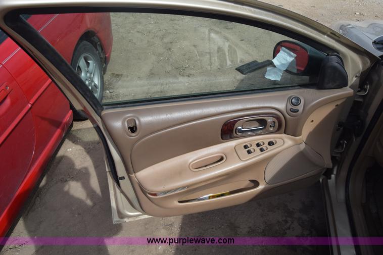 image for item J8015 2000 Chrysler Concorde