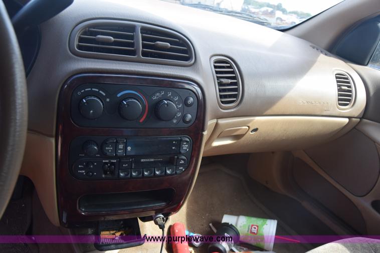 image for item J8015 2000 Chrysler Concorde