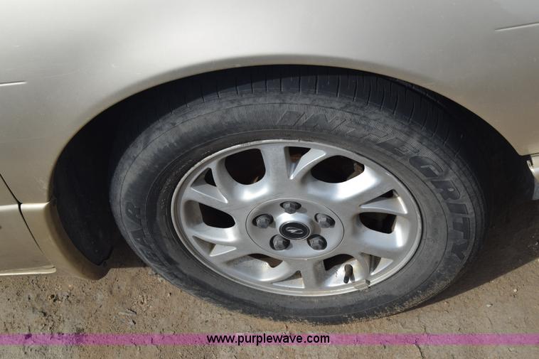 image for item J8015 2000 Chrysler Concorde