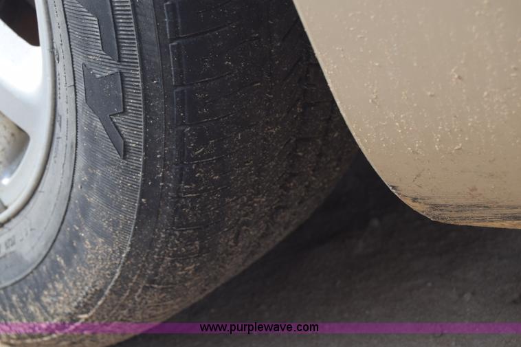 image for item J8015 2000 Chrysler Concorde