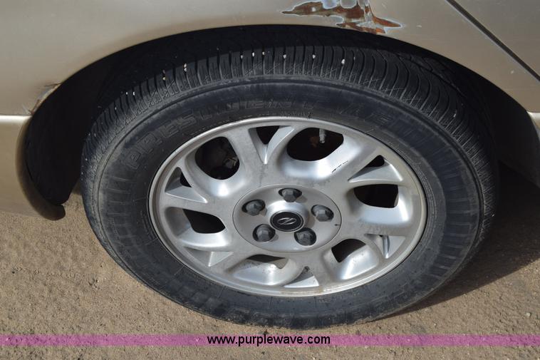 image for item J8015 2000 Chrysler Concorde