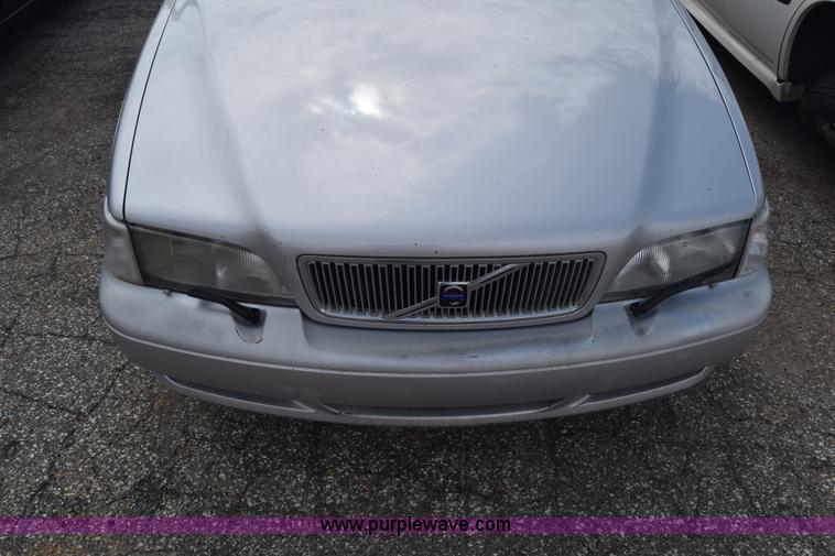 image for item J8024 1999 Volvo S70 T5