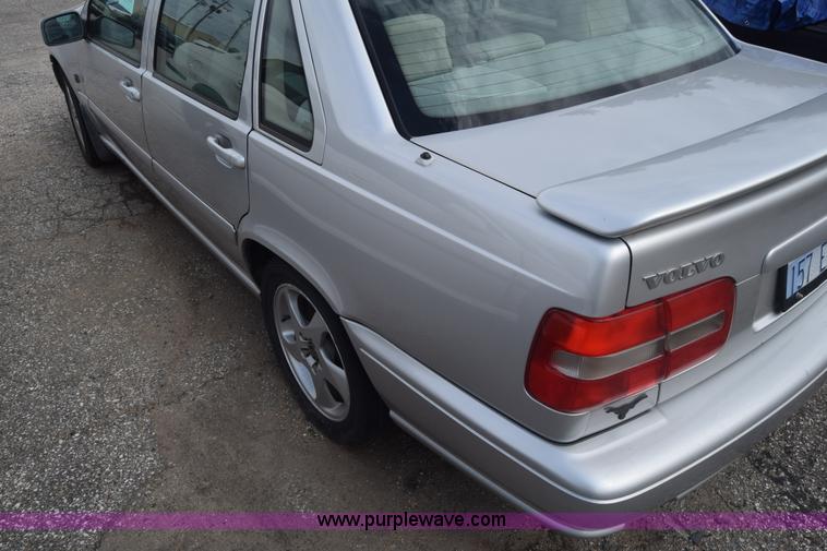 image for item J8024 1999 Volvo S70 T5