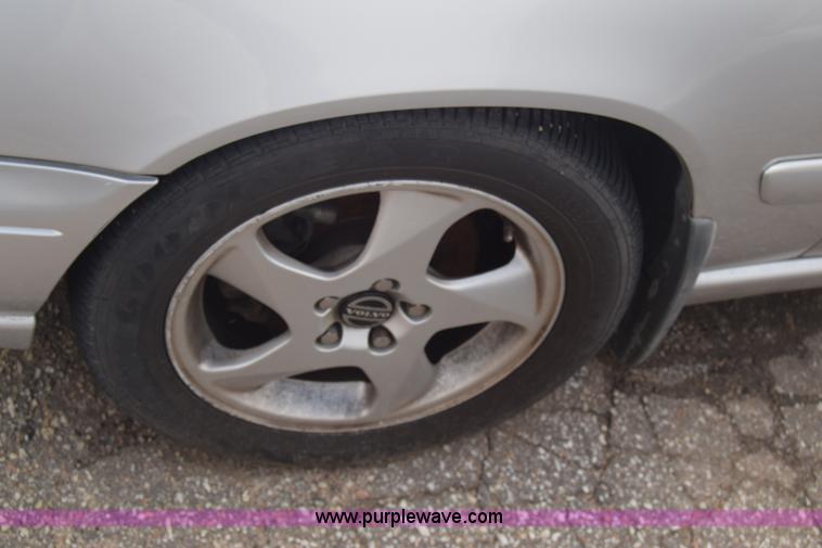 image for item J8024 1999 Volvo S70 T5