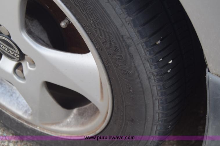 image for item J8024 1999 Volvo S70 T5