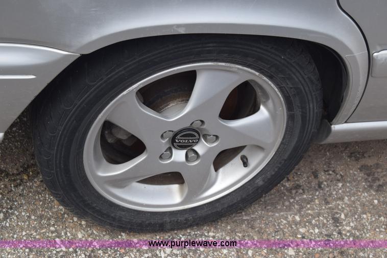image for item J8024 1999 Volvo S70 T5