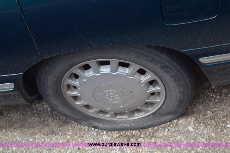 image for item J8025 1997 Cadillac DeVille