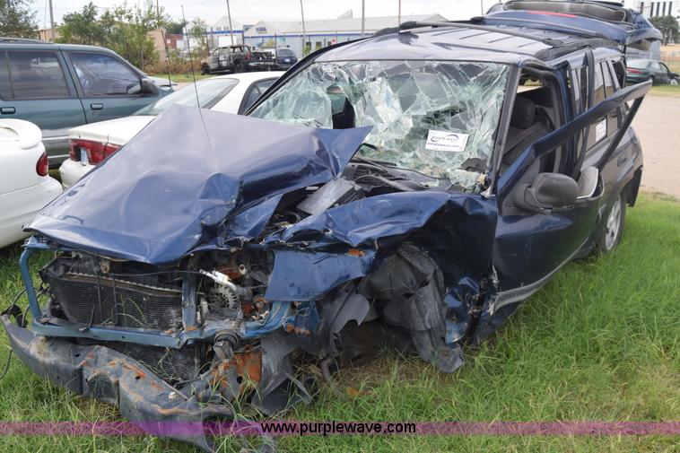 image for item J8028 2002 Chevrolet Trailblazer LS SUV