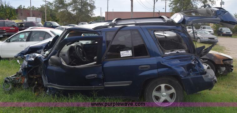 image for item J8028 2002 Chevrolet Trailblazer LS SUV