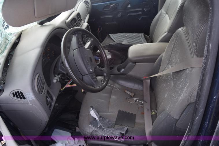 image for item J8028 2002 Chevrolet Trailblazer LS SUV