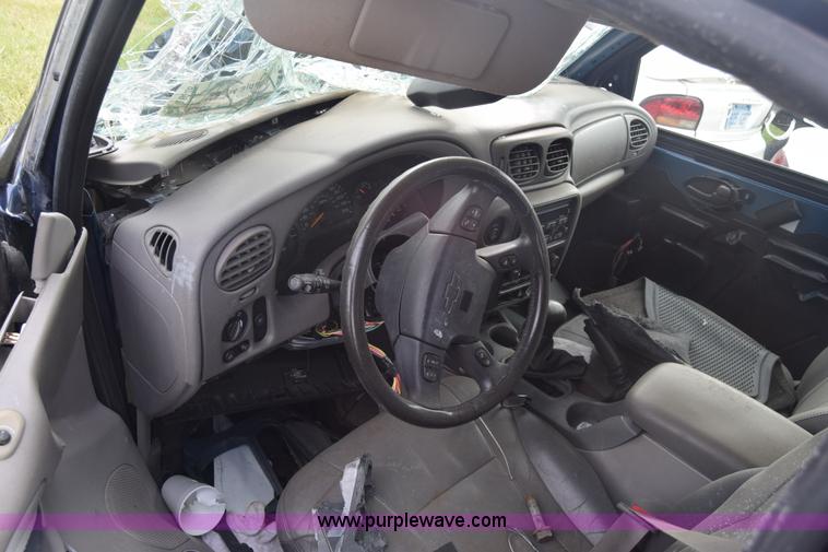 image for item J8028 2002 Chevrolet Trailblazer LS SUV