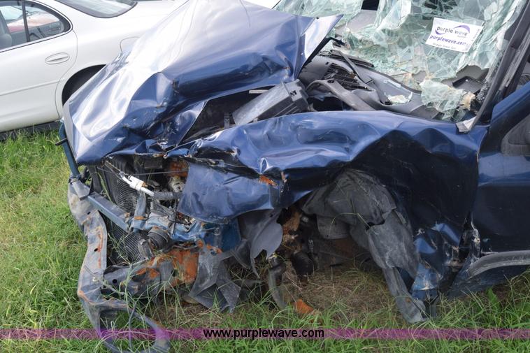 image for item J8028 2002 Chevrolet Trailblazer LS SUV