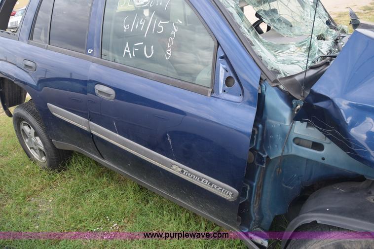 image for item J8028 2002 Chevrolet Trailblazer LS SUV