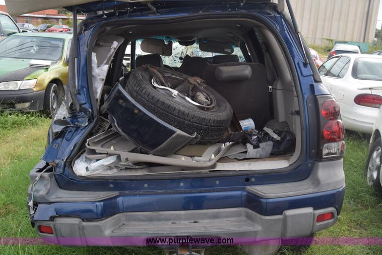 image for item J8028 2002 Chevrolet Trailblazer LS SUV